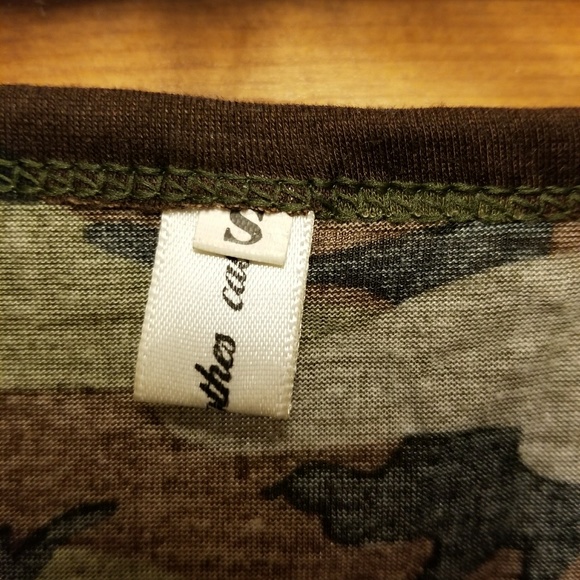 Camo top - Picture 2 of 3
